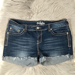 Reign roll cuff shorts Size 13 Curvy, Junior (36")